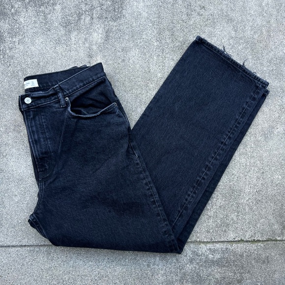 Abercrombie & Fitch Black High Rise “The 90’s Relaxed Jeans” Size 12 / 31 - Picture 4 of 9